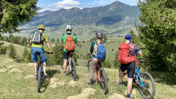Bike si foto: in saua bicicletelor la poalele Calimanilor si prin muntii Bargau