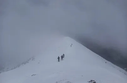 O ascensiune cețoasă către Vârful Țibleș