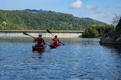 Cu caiacul pe Lacul Drăgan