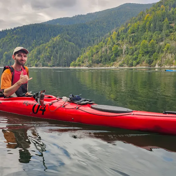 Cu caiacul pe Lacul Dragan