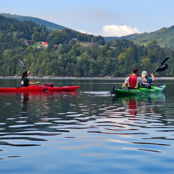 Cu caiacul pe Lacul Dragan