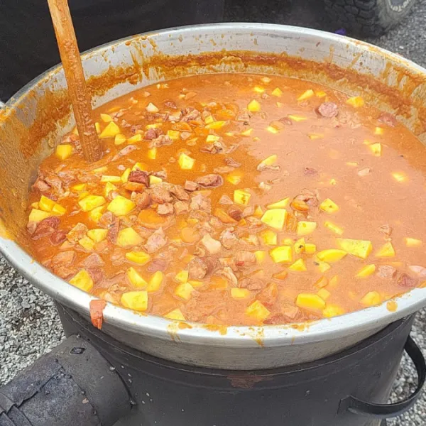 unul dintre ceaunele cu gulas