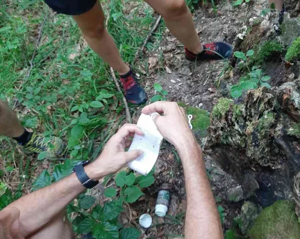 Geocaching, intre joc, descoperire locuri noi si initiere orientare