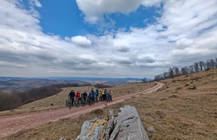 Pe creasta Pădurii Craiului: Ponoara și Cascada Boiului
